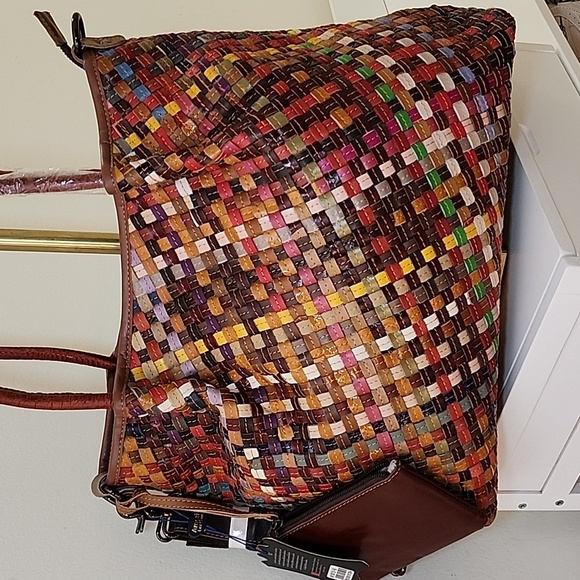 Amerileather Linwood Leather Tote Bag - Picture 8 of 16